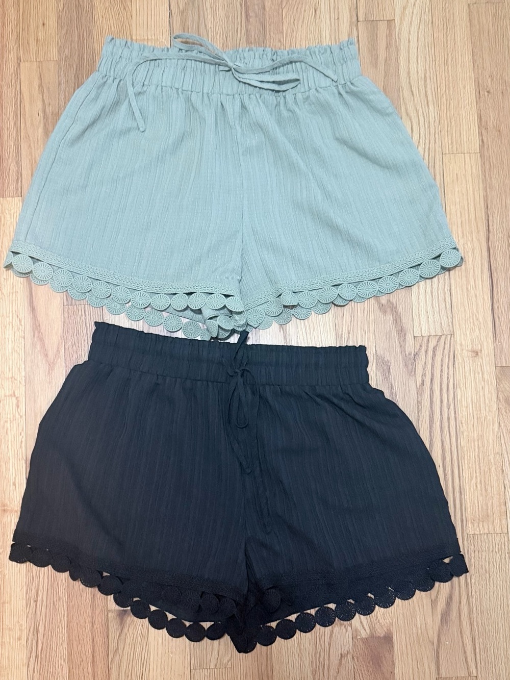High-Waist Lace-Trim Women's Shorts — Sage Green & Black